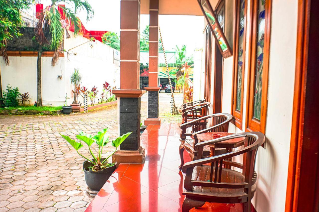 Hotel Laweyan Solo Bagian luar foto