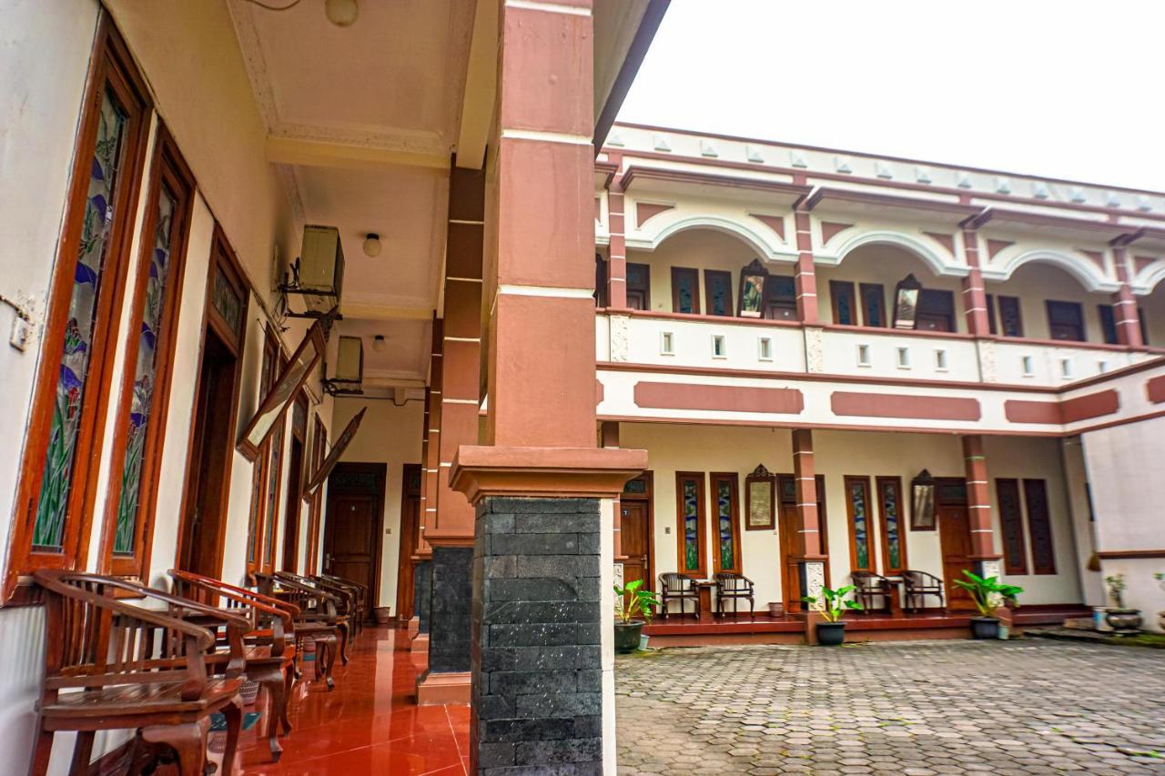 Hotel Laweyan Solo Bagian luar foto