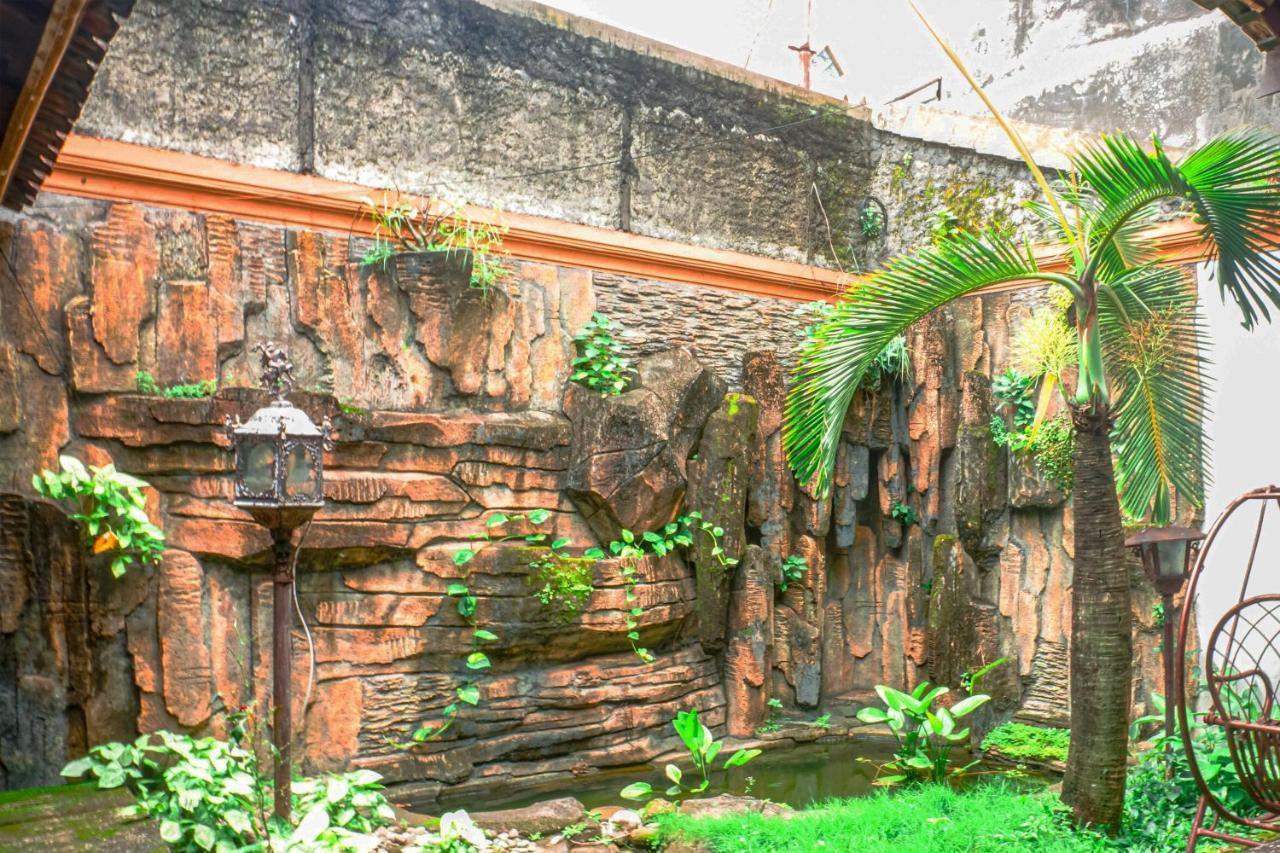 Hotel Laweyan Solo Bagian luar foto