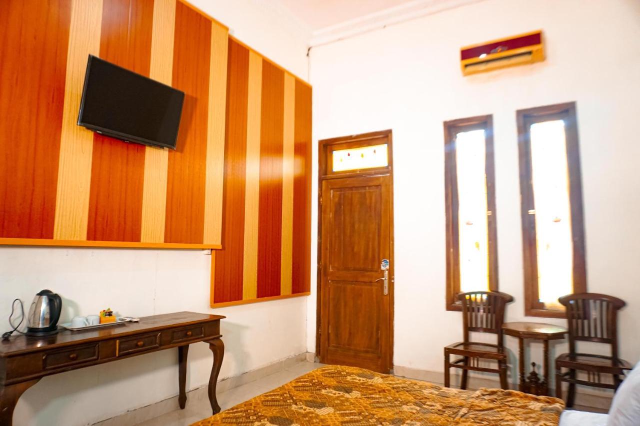 Hotel Laweyan Solo Bagian luar foto